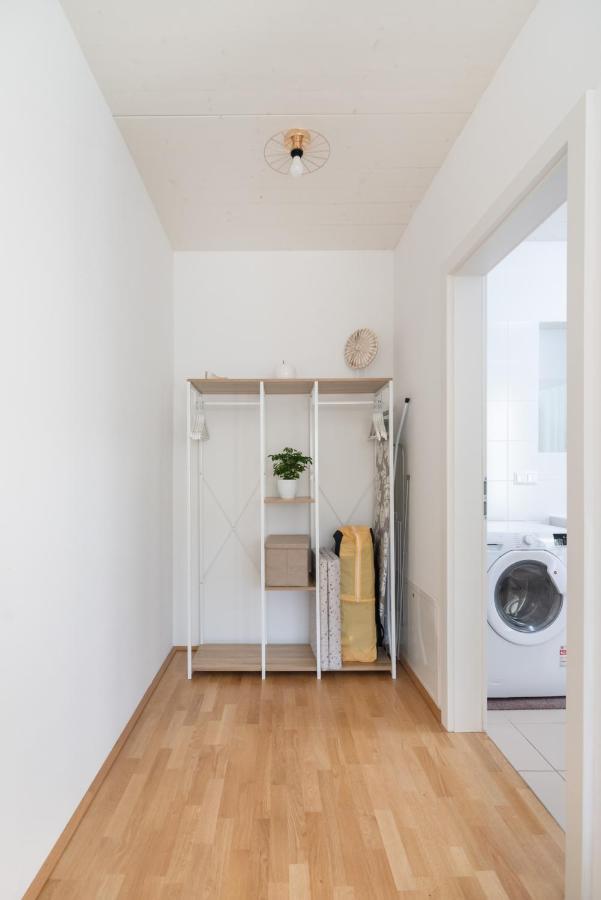 Helles, Neues Dg Apartment Mit Blick Zum Donauturm Wien Ngoại thất bức ảnh