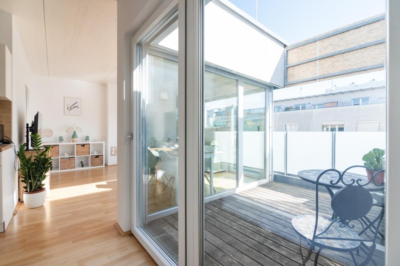 Helles, Neues Dg Apartment Mit Blick Zum Donauturm Wien Ngoại thất bức ảnh