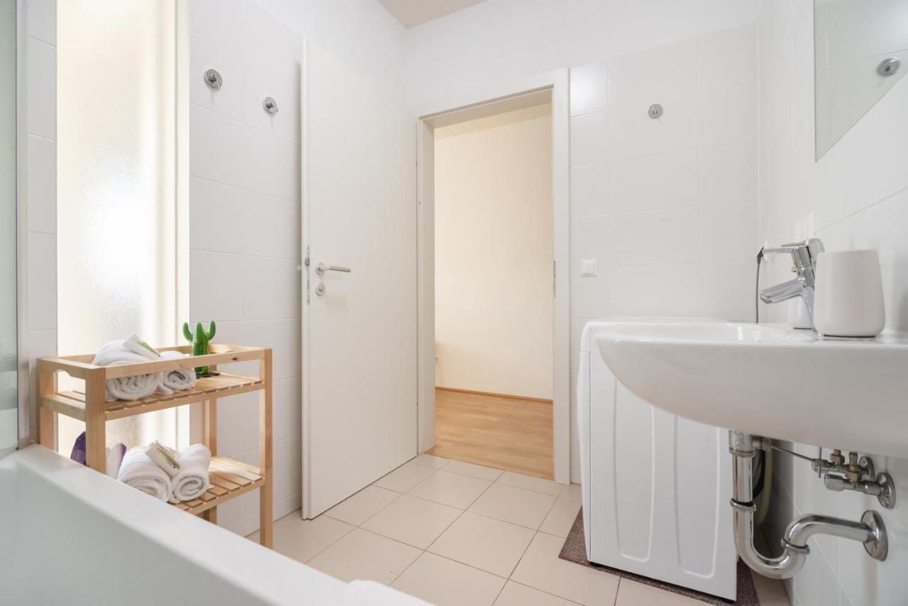 Helles, Neues Dg Apartment Mit Blick Zum Donauturm Wien Ngoại thất bức ảnh