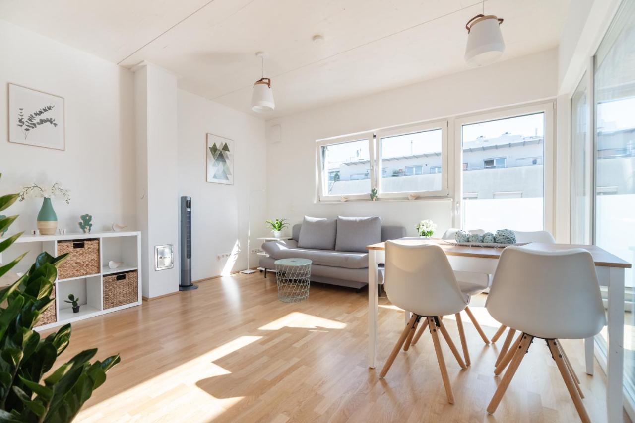 Helles, Neues Dg Apartment Mit Blick Zum Donauturm Wien Ngoại thất bức ảnh